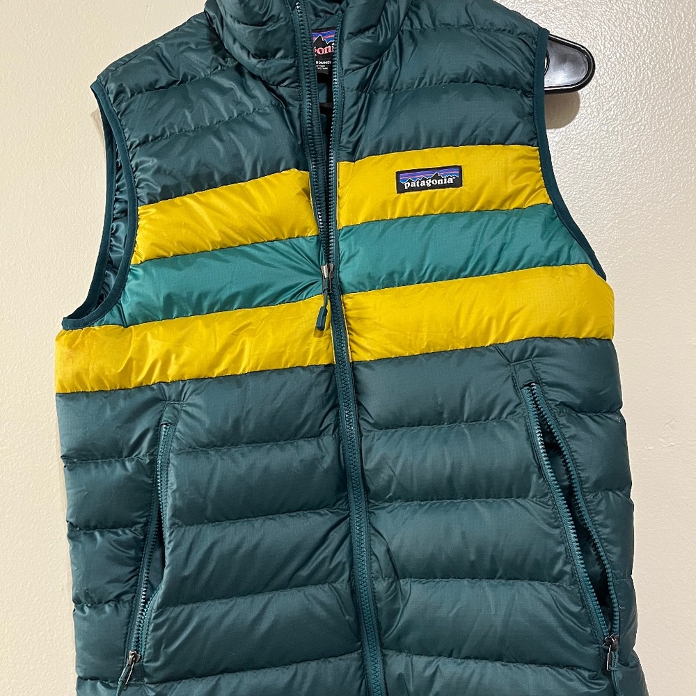 Patagonia Men's puffer vest Size XS